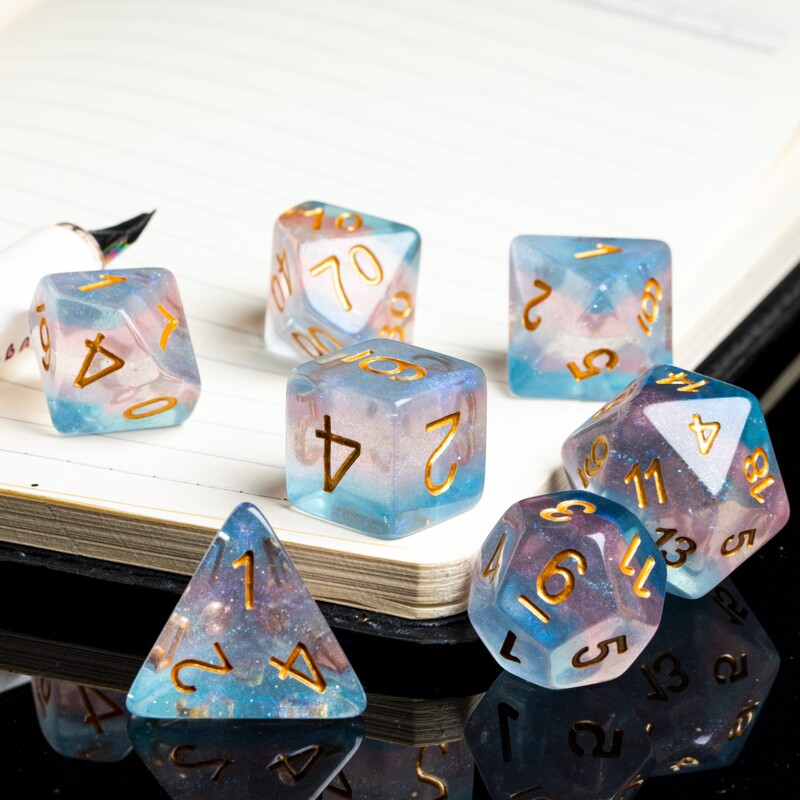 Cusdie 7Gb Pride Flag Dice DND Trans-Pride D&D Dice Multicolor D4-D20 Daudzskaldņu kauliņu komplekts lomu spēlēm galda spēlēm
