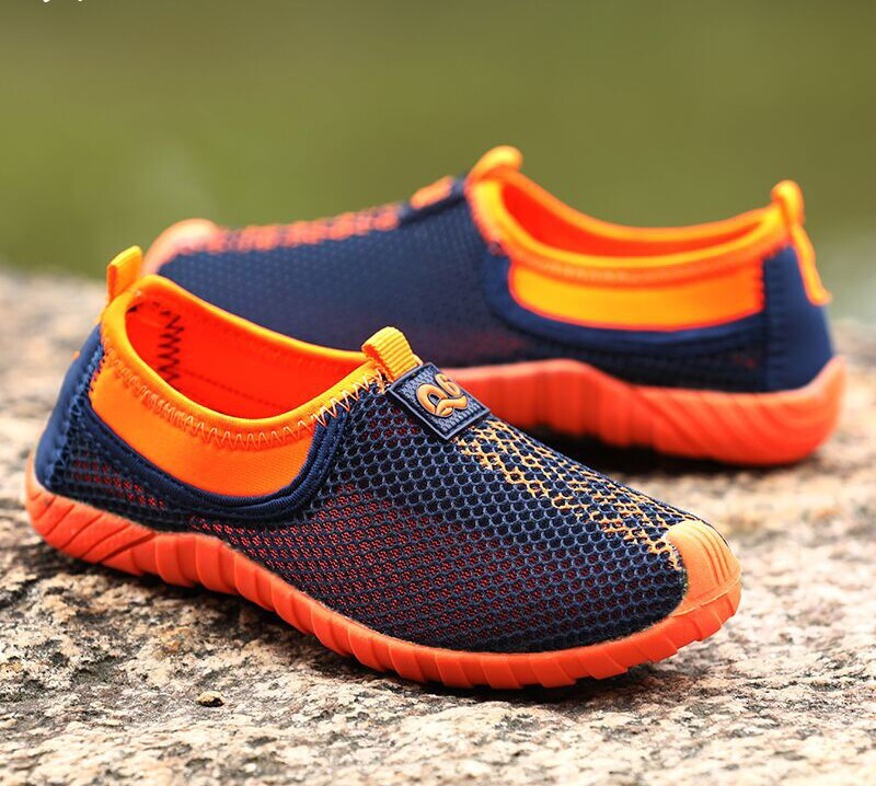 Модни, дишащи, леки, удобни и устойчиви на износване ежедневни обувки за момчета за пролет и лято на открито