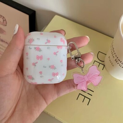 Elegantna maska s privjeskom s crtanim crtanim mašnama i malim cvijećem na cijelom zaslonu za AirPods 1 ili 2 3 4 Pro 2