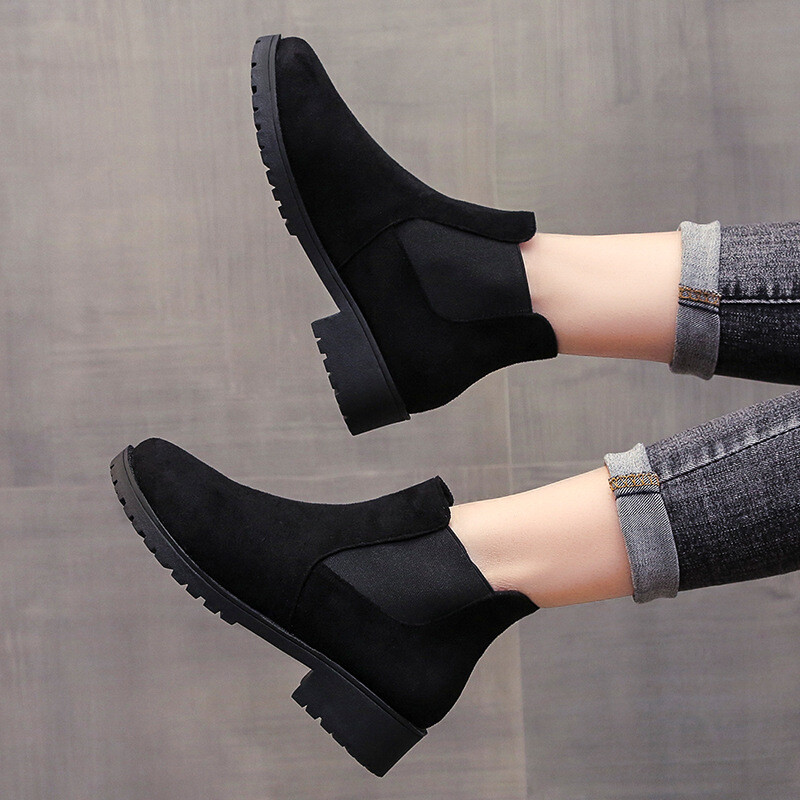 Suures suuruses lühikesed saapad naistele 2023 kevad ja sügis uued punased Martin saapad ümara ninaga paksu kontsaga keskmise kontsaga elastsed väliskaubanduslikud lühikesed saapad