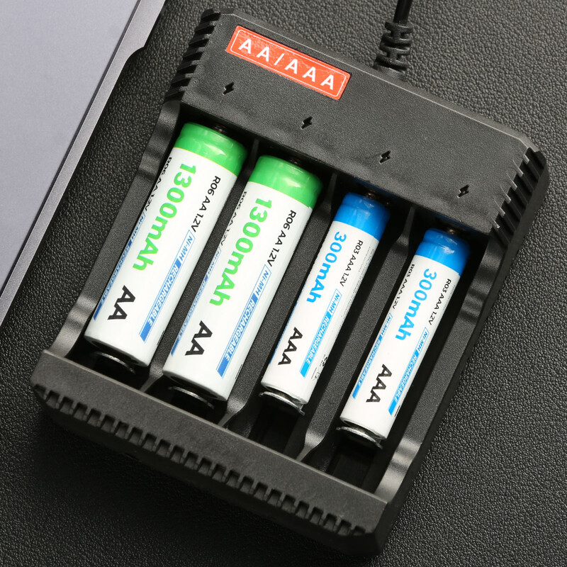 2/4/8 utora AA/AAA punjač baterija nikal hidrogen punjiva baterija USB izlaz podrška Prepunjavanje Zaštita od svjetla