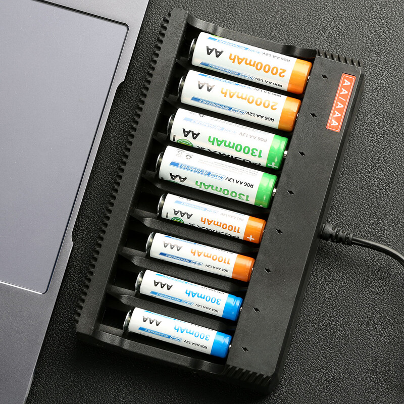 2/4/8 utora AA/AAA punjač baterija nikal hidrogen punjiva baterija USB izlaz podrška Prepunjavanje Zaštita od svjetla