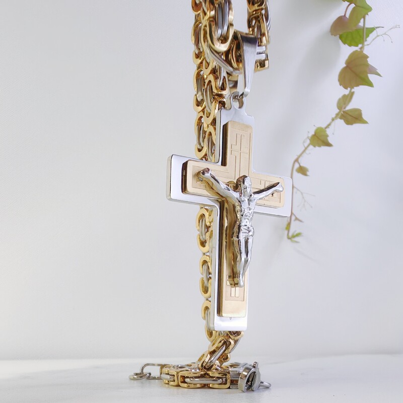 Europska i američka najprodavanija nova modna muška ogrlica od titanijskog čelika ravnog presjeka privjesak s rešetkastim križem od nehrđajućeg čelika