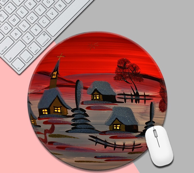 Loominguline ümmargune paksude suletud servadega hiirematt, valmistatud Source Factory poolt, saab tarnida ühes tükis