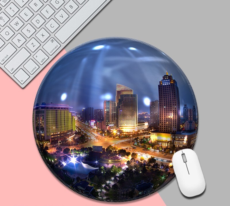 Loominguline ümmargune paksude suletud servadega hiirematt, valmistatud Source Factory poolt, saab tarnida ühes tükis