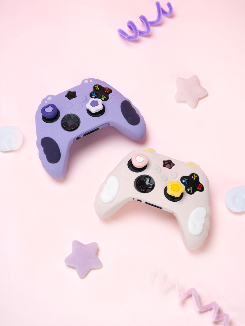 GeekShare Star Wings Protective Cover Skin kompatibilan s Xbox Series X/S s 2Pcs Thumb Grips i 2Pcs naljepnicama