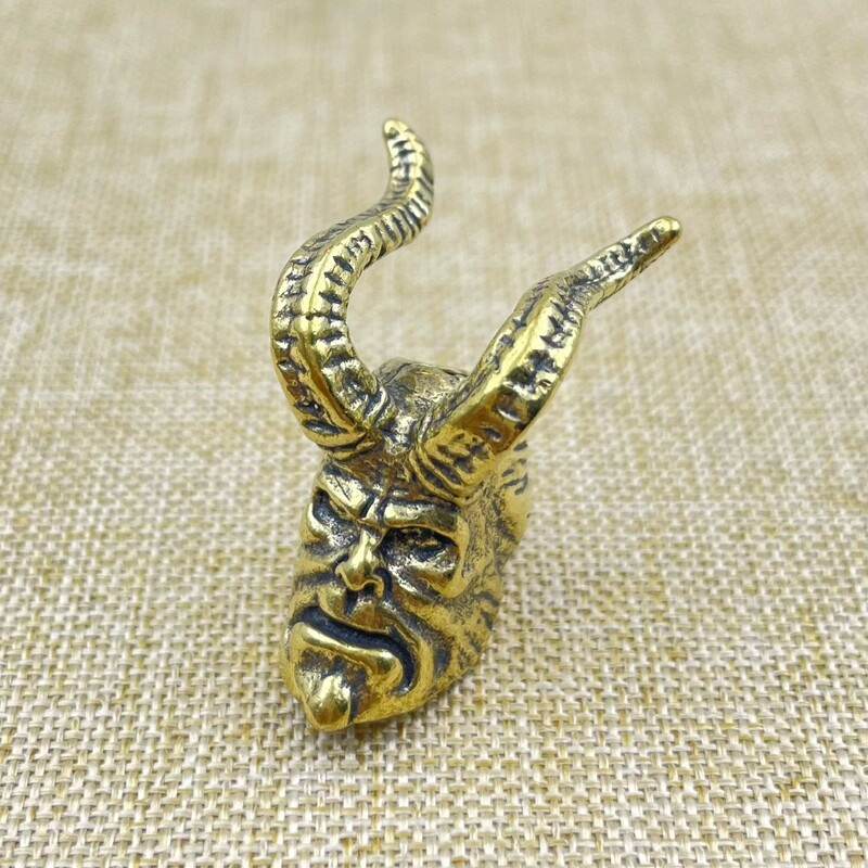 Prekogranična vruća prodaja mesinganog noža Hellboy privjesak za ključeve DIY ručno rađeni pribor od užeta