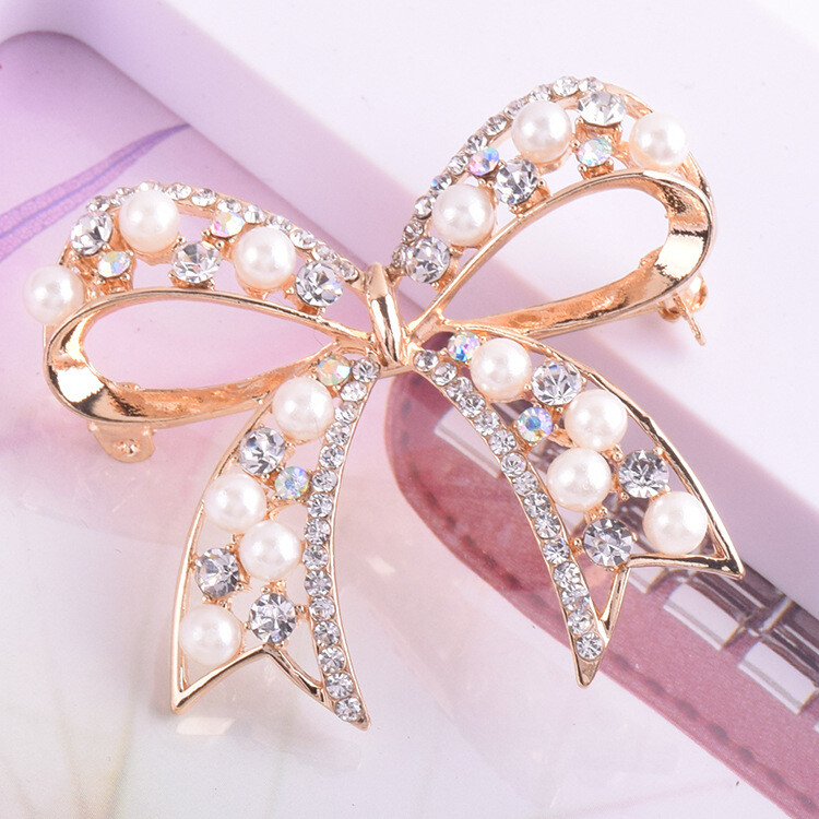 Vruće prodavani biserni broš s mašnom i temperamentom za žene, korejski stil, univerzalni kristalni koržaž, svadbena odjeća, broš dodaci