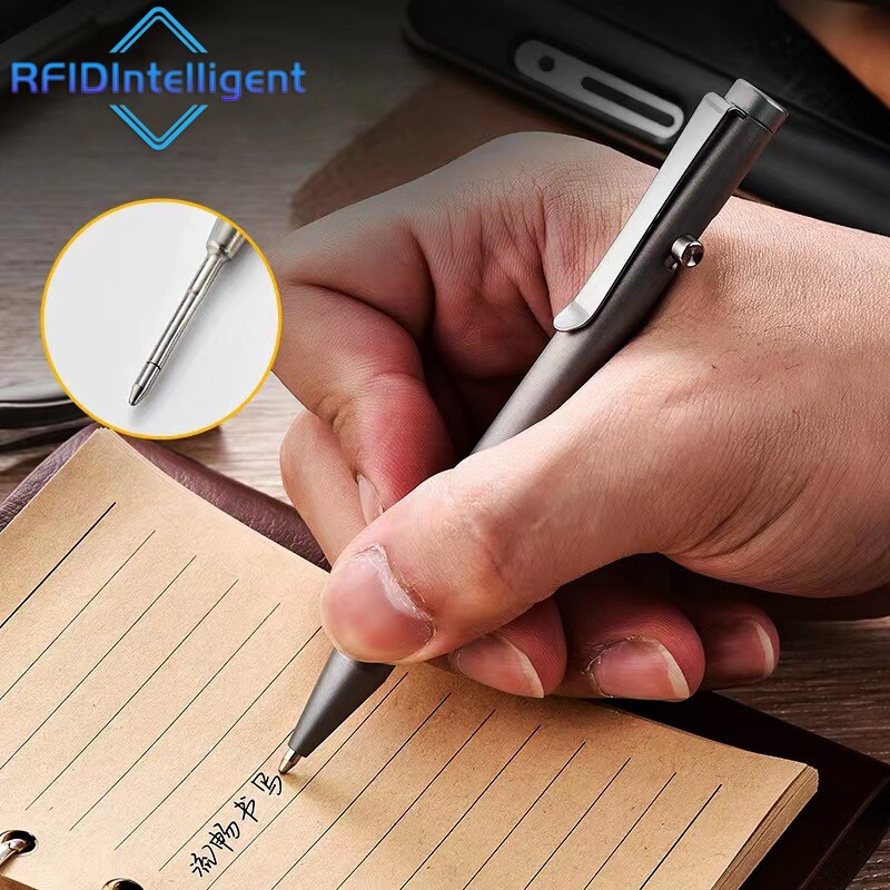 Nešiojamas titano varžto veiksmo tušinukas savigynos rašymo įrankis, skirtas biuro dovanoms lauke