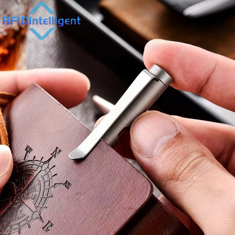 Nešiojamas titano varžto veiksmo tušinukas savigynos rašymo įrankis, skirtas biuro dovanoms lauke