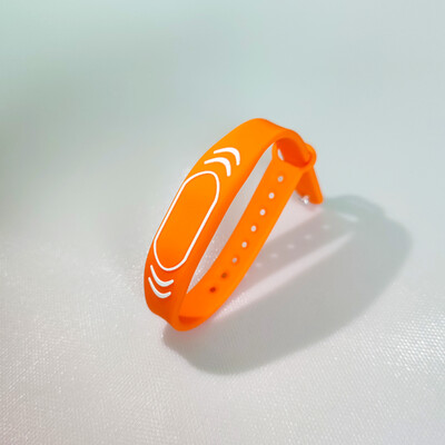 5 бр. Цветна 13,56 MHZ F08 чип ISO14443A гривна с водоустойчив и щадящ кожата силиконов материал, регулируем по размер