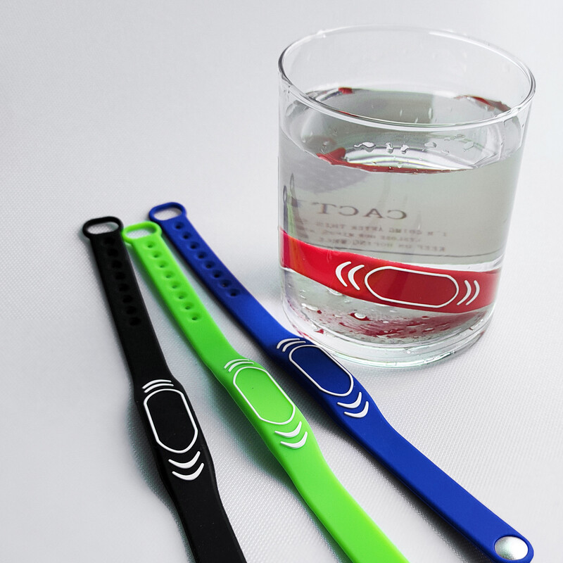 5 бр. Цветна 13,56 MHZ F08 чип ISO14443A гривна с водоустойчив и щадящ кожата силиконов материал, регулируем по размер