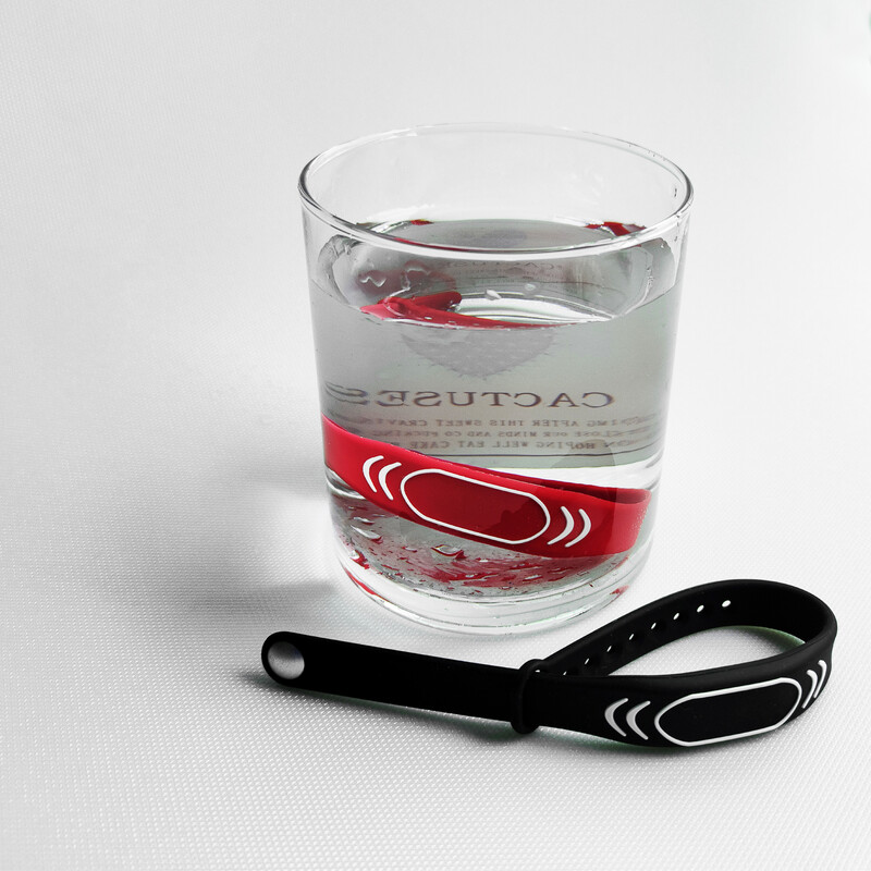 5 бр. Цветна 13,56 MHZ F08 чип ISO14443A гривна с водоустойчив и щадящ кожата силиконов материал, регулируем по размер