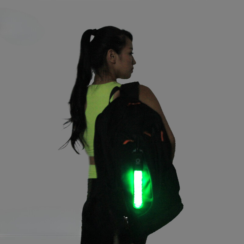 1 tk värviline helendav pulk seljakott ripats udune öö välisport ratsutamine jooksmine õpilaste koolikotid LED helkurteip