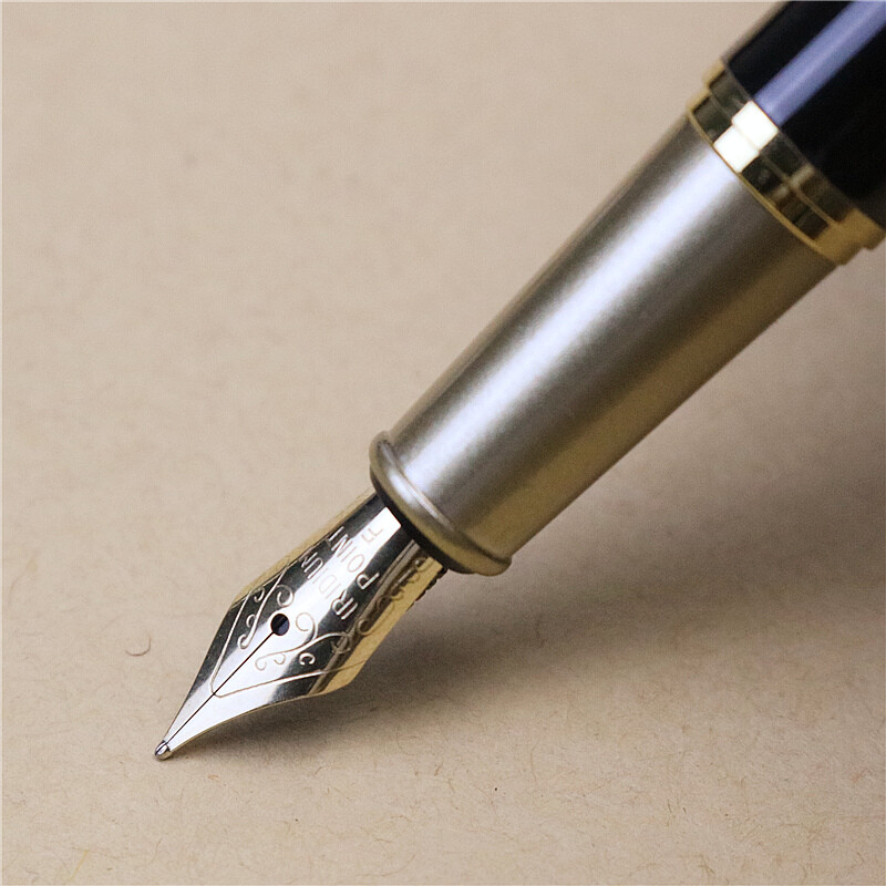 Kohandatud tekstiga täitesulepea Peennahast pliiatsikarp Pliiatsis puudub tinti Kuldne tekst iriidiumiga kvaliteetne pliiatsiots Geelpliiats