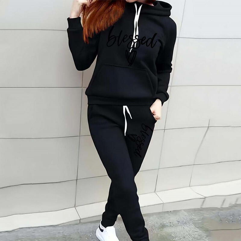 Užsienio prekybos moteriškas megztinis kostiumas su širdelės raidėmis Moteriškas laisvalaikio sportinis kostiumas su gobtuvu Madingas vilnos megztinis kostiumas