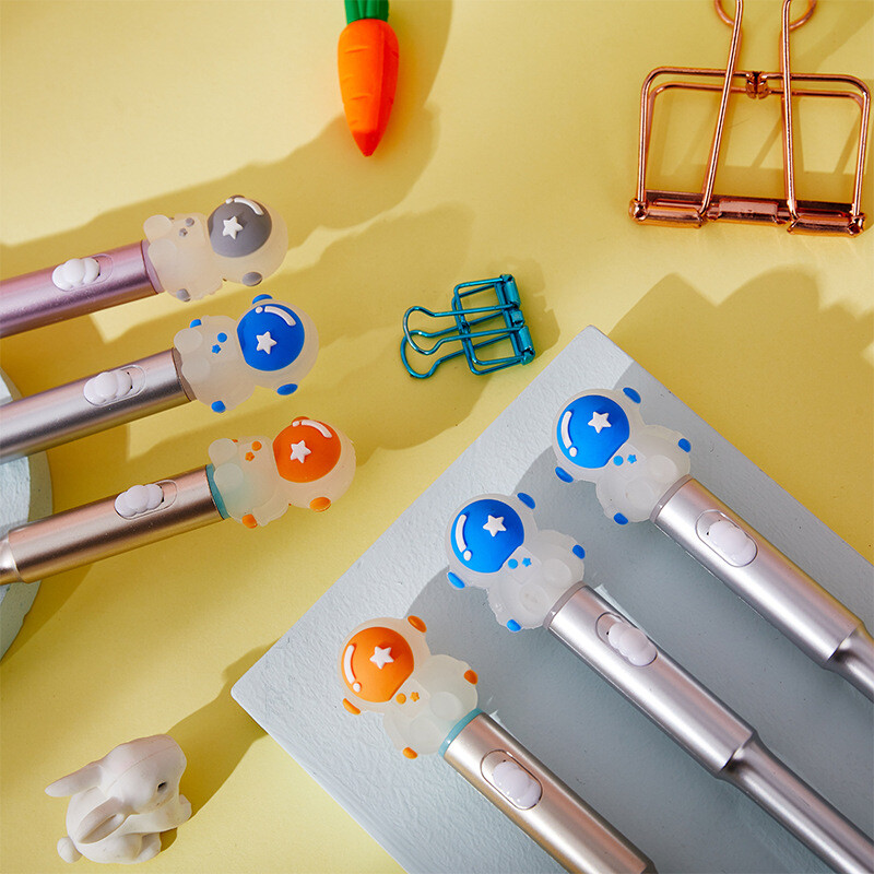 3 bucăți/set drăguț astronaut pixuri LED gel 0,38 mm cerneală neagră spațiu de scris neted pixuri luminoase papetărie școală pentru copii rechizite de birou