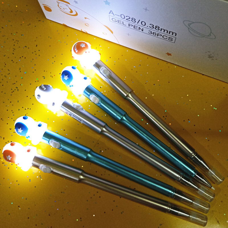 3 bucăți/set drăguț astronaut pixuri LED gel 0,38 mm cerneală neagră spațiu de scris neted pixuri luminoase papetărie școală pentru copii rechizite de birou