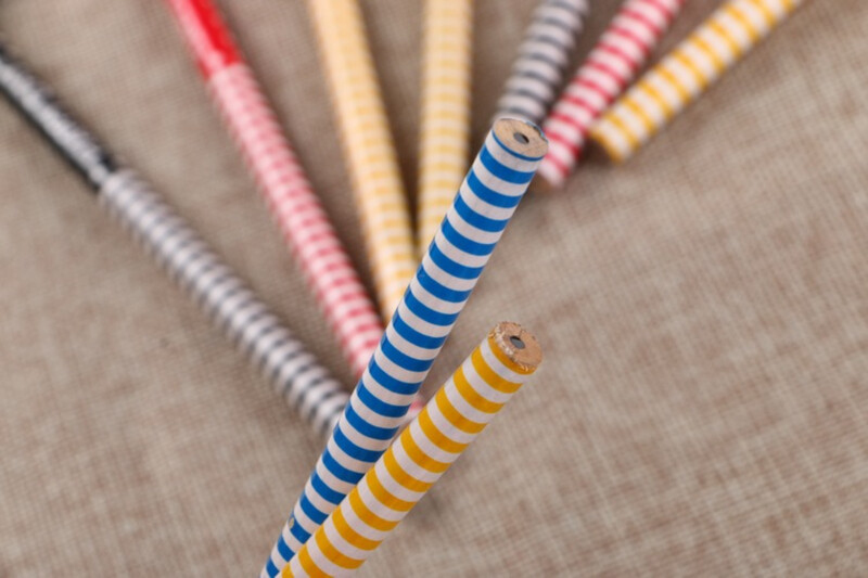 12 бр. Продажба на едро на сладък анимационен молив с гумена четка за подарък за детска градина, творчески канцеларски материали Молив за рисуване на скици на студенти