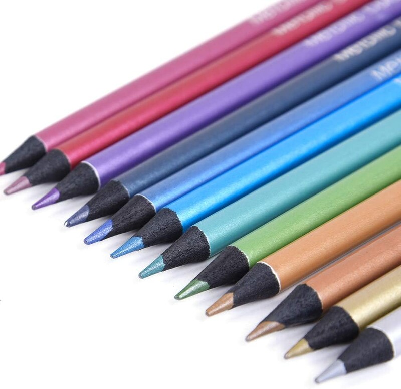12 komada metalnih olovaka u boji. Crno drvo Olovka za crtanje u 12 boja Obiteljska slika. Bojanje, skiciranje, DIY umjetnički pribor