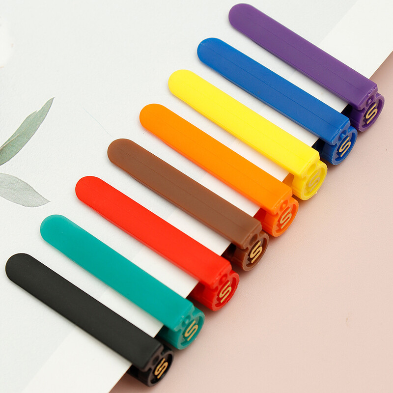 8 vnt. spalvoti nuolatiniai žymekliai, neperšlampami rašikliai, puikiai tinkantys pramonės mokyklos ir namų spalvotam dažymui linijos piešimui