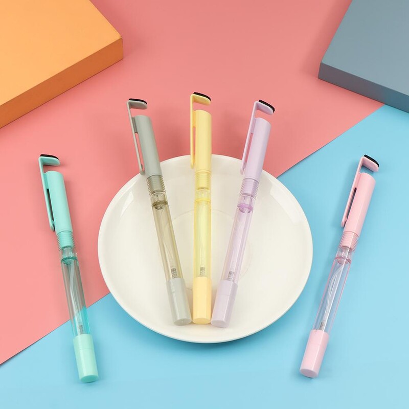 Creative Spray Gel Pen Химикалка Мини многократна преносима пластмасова дезинфектант Бутилка за парфюм Канцеларски материали Инструмент за писане