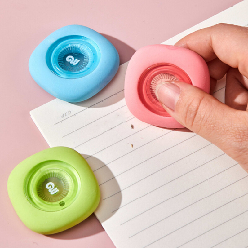 Keturių spalvų kvadratinis trintukas, puikiai atrodo ir patvarus, gerai nusitrina, puikiai tinka studentams