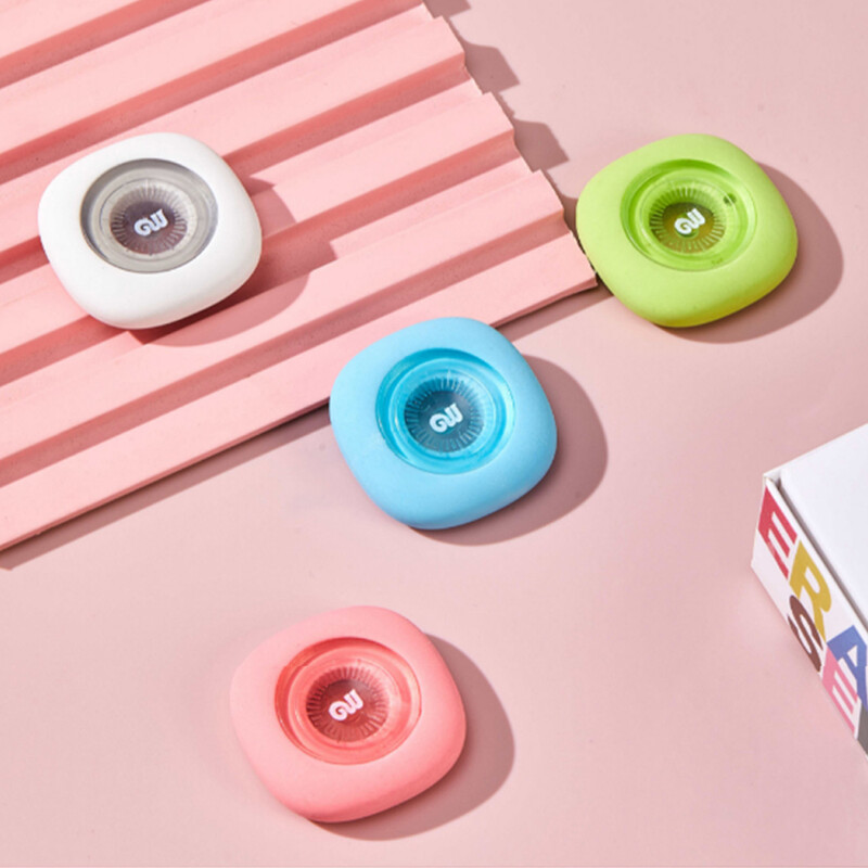 Keturių spalvų kvadratinis trintukas, puikiai atrodo ir patvarus, gerai nusitrina, puikiai tinka studentams