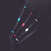 Новост Офис Училищни пособия Освобождаване на натиска на пръстите Противоплъзгаща се утежнена Нехлъзгаща се въртяща се писалка Въртяща се игрална писалка