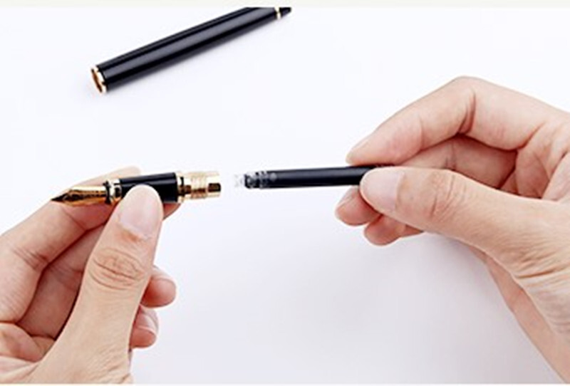 Preț de vânzare cu ridicata 40 de bucăți de unică folosință albastru și negru rezerve de cartuș de cerneală pentru stilou stilou Lungime rezerve pentru cartuș de cerneală