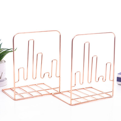 1 vnt. Geležinės meilės formos knygų stovas, studijavimo priedai, knygų laikymo lentynos, knygų laikikliai, skirti biurui namuose, mokyklos laikymo reikmenys