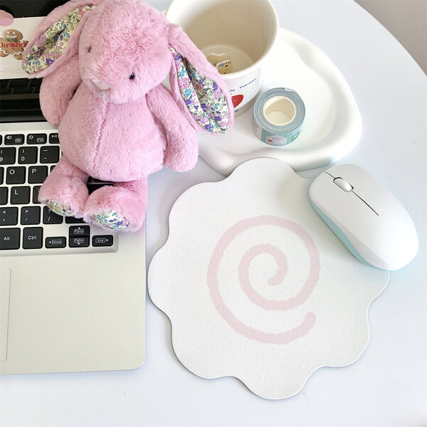 Steve Aesthetic Piele + Cauciuc Alb Floare Forma Tort Pește Mouse Pad Student Desktop Decoration Mat