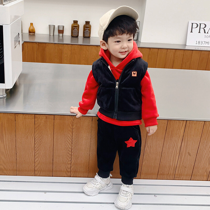 Петлъчева звезда за момчета плюс кадифе и удебелен комплект от три части зима 2024 нов детски моден спортен костюм детско зимно облекло