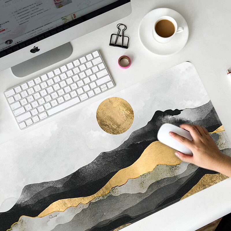 Laiendatud hiirematt 35,4 x 15,7, suur 3 mm libisemiskindla kummist aluse ja õmmeldud servadega veekindel lauapadi – päikeseloojang