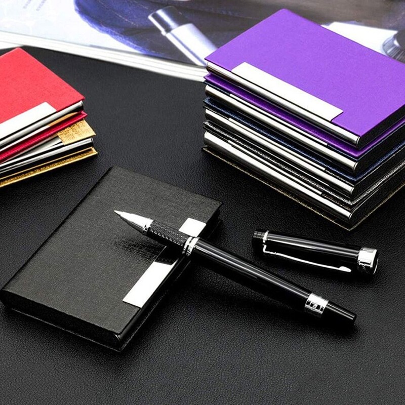 Neprarandantis vyras ir moteris su magnetine sagtimi PU odos vizitinės kortelės laikiklio kortelės dėklas Vardo kortelės laikiklio kortelės kišenė