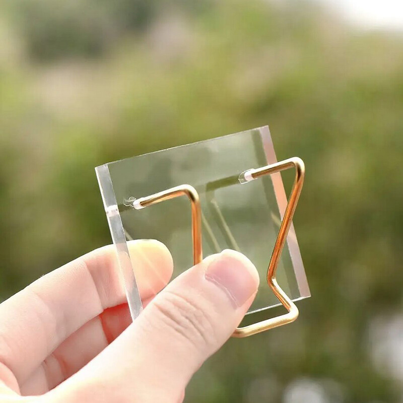 Metalinis mineralinis stendas su akrilo pagrindu, skirtas krištolo papuošalų stovui, akmeninei lentynai