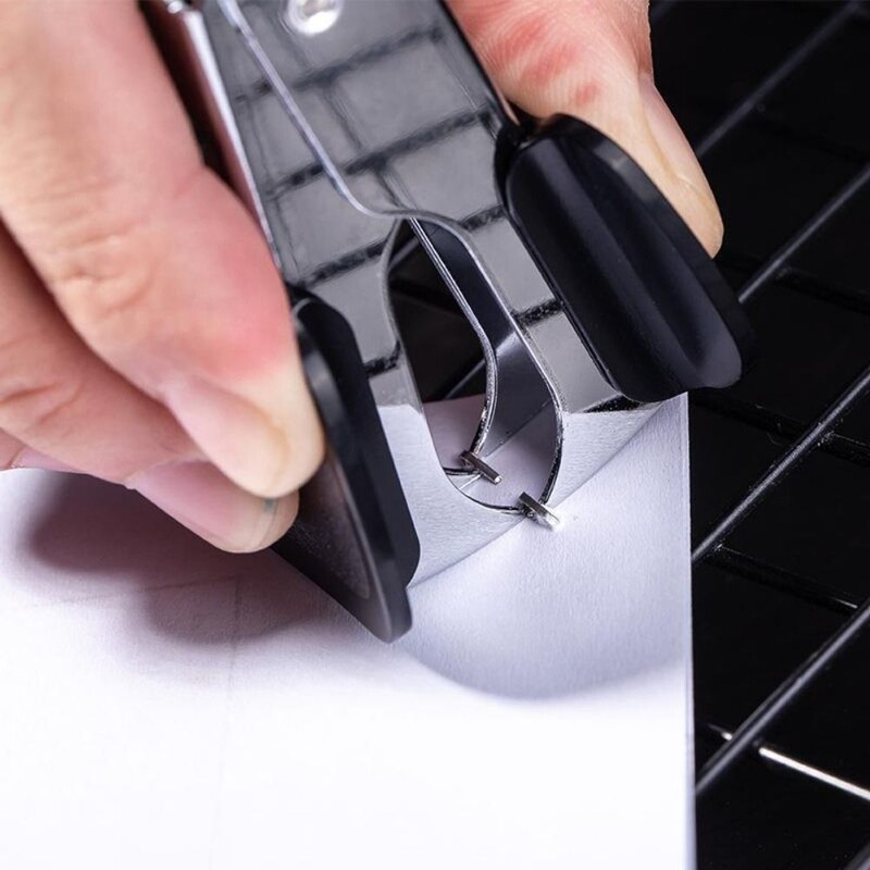 Kaasaskantav tööjõudu säästev klambrieemaldaja klammerdaja eemaldamise masin koos ohutu lukuga naelte väljatõmbeseadmega kontoritarbed