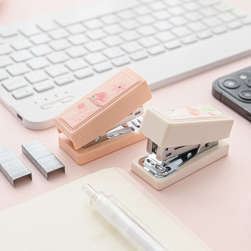 Capsator portabil cu 400 de bucăți 24/6 capse Kawaii piersic Mini capsator Mașină de legare de cărți Liant de documente din hârtie Accesorii de birou