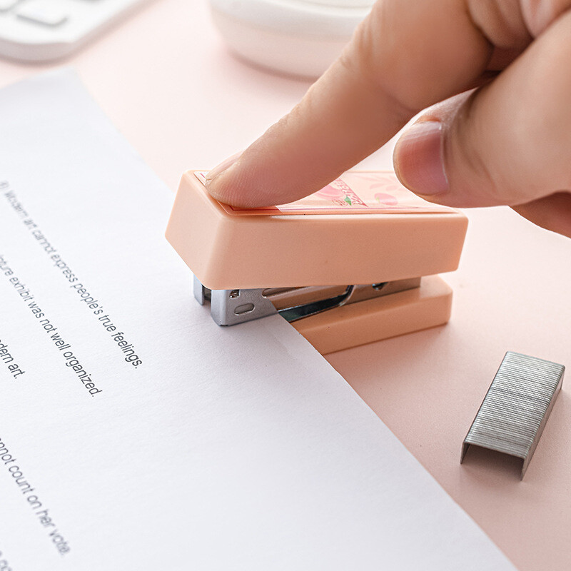 Capsator portabil cu 400 de bucăți 24/6 capse Kawaii piersic Mini capsator Mașină de legare de cărți Liant de documente din hârtie Accesorii de birou