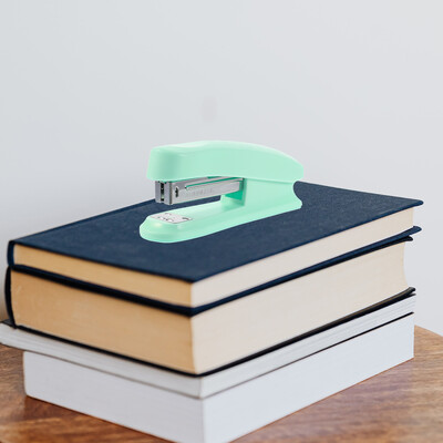 Офис консумативи Телбод Малко бюро за класна стая Метален настолен Розов Телбод Компактен