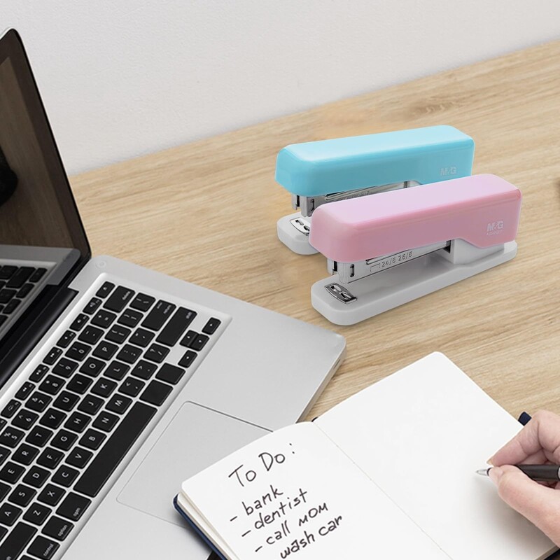 M&G 1tk klammerdaja 12# tööjõudu säästev kaasaskantav vastupidav lauaarvuti klammerdaja kontoritarbed pisikesed armsad makaroonid roheline/roosa/sinine
