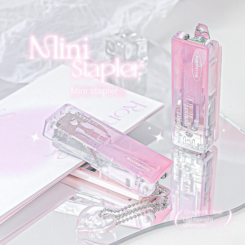 Мини сладък телбод Моден прозрачен преливащ цвят канцеларски телбод с висулка Преносим книговезки инструмент Ученически консумативи