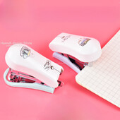 Mini multifilmide klammerdaja plastikust õpilaste kirjatarbed Kawaii klammerdaja minipaberköitja geomeetriline käsitsi klammerdaja kirjatarbed