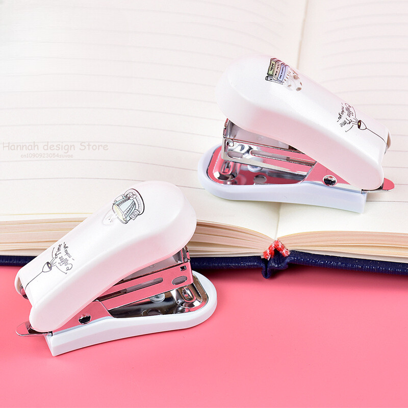 Mini multifilmide klammerdaja plastikust õpilaste kirjatarbed Kawaii klammerdaja minipaberköitja geomeetriline käsitsi klammerdaja kirjatarbed