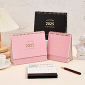 1 бр. 2025 Обикновен едноцветен настолен календар 2 размера Flip Stand Метален пръстен Подвързия с включени стикери Месечен календар