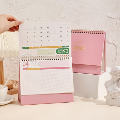 1 бр. 2025 Обикновен едноцветен настолен календар 2 размера Flip Stand Метален пръстен Подвързия с включени стикери Месечен календар