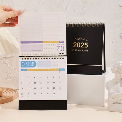 1 бр. 2025 Обикновен едноцветен настолен календар 2 размера Flip Stand Метален пръстен Подвързия с включени стикери Месечен календар