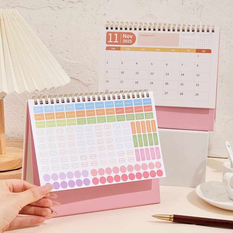1 бр. 2025 Обикновен едноцветен настолен календар 2 размера Flip Stand Метален пръстен Подвързия с включени стикери Месечен календар