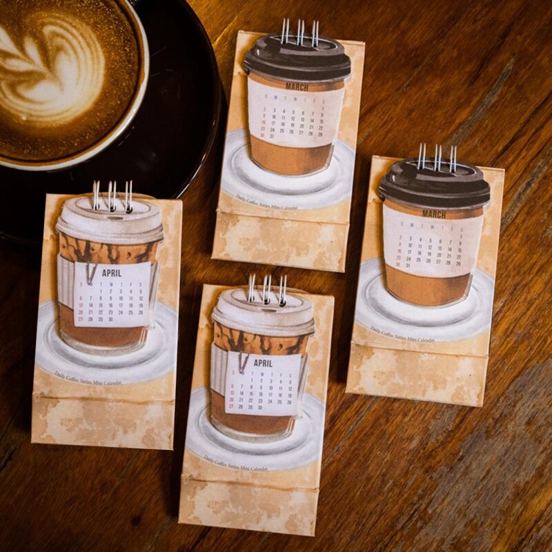 1 vnt. sutvarkytas stalinis kalendorius su dvigubu ritiniu įrišamas kūrybinis stalo aksesuaras 2025 m. kavos tematikos mini stalinis kalendorius, skirtas Scrapbooking