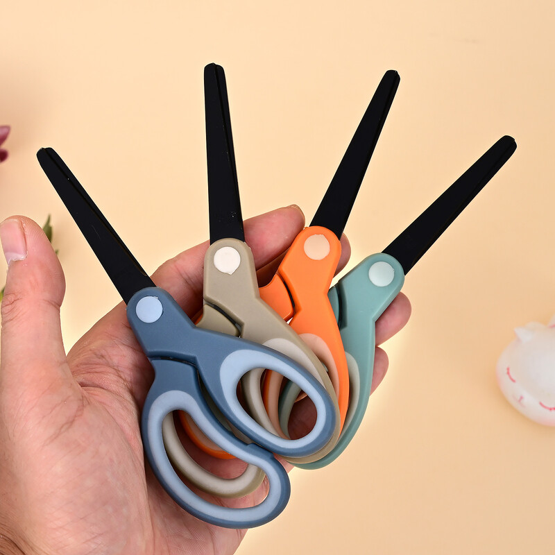 Melnas nerūsējošā tērauda šķēres studentu kancelejas piederumi šķēres mājsaimniecības daudzfunkcionālas biroja drēbnieku šķēres amatniecības piederumi